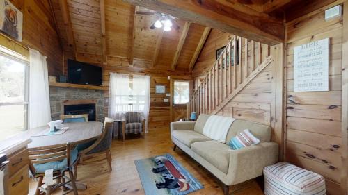 Newport House | Yellow Cabin on the River cabin