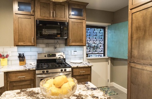 Amarillo House | Yellow Cottage Home Close to I-40 and I-27