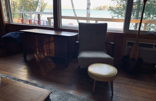 Trent Lakes Cottage | Yellow Cottage Sandy Lake Buckhorn. Beautiful turquoise water, water equipment.