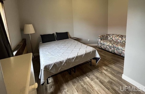 South Range House | "Yellow Door" Newly Remodeled. Trailer parking available. Trail #3.