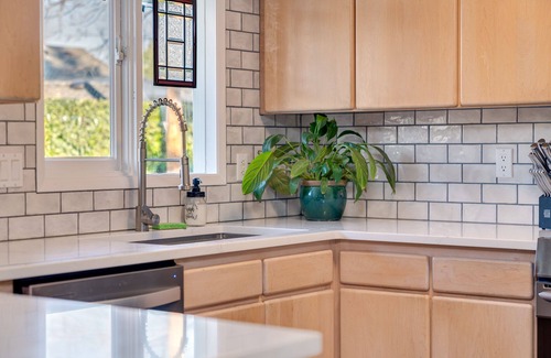 Vancouver House | Yellow Door Ranch - Convenient comfort, mid-century style! Great for families!