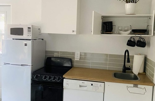 Walsingham House | 🌼 Yellow flower (🦜Pet friendly)