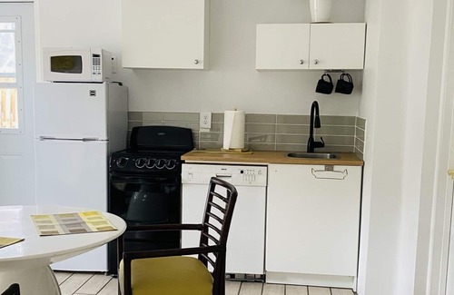 Walsingham House | 🌼 Yellow flower (🦜Pet friendly)