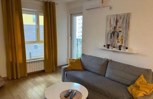Zemun Apartment | Yellow Gate