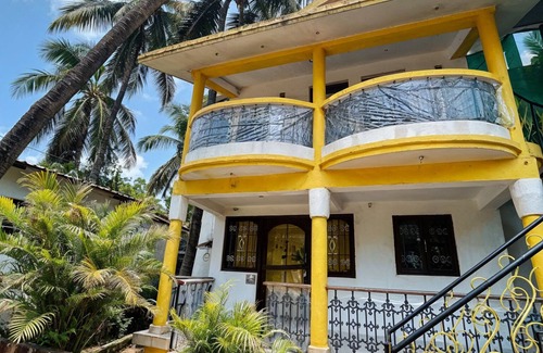 Anjuna Villa | Yellow Haven 4BR Villa in Goa by Homeyhuts