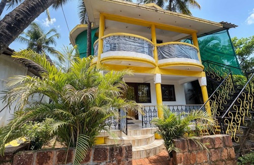 Anjuna Villa | Yellow Haven 4BR Villa in Goa by Homeyhuts