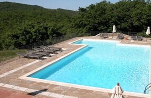Barberino Tavarnelle Villa | Yellow House Country Villa in Chianti Classico