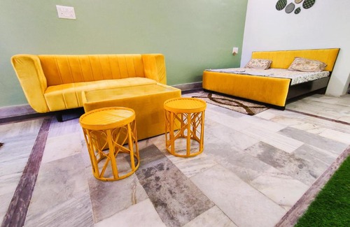 Jabalpur House | Yellow Homestay - Modern 2BHK AC stay
