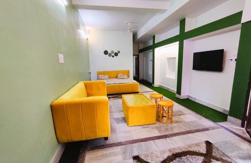 Jabalpur House | Yellow Homestay - Modern 2BHK AC stay