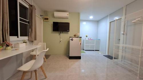 Salaya House | Yellow house salaya