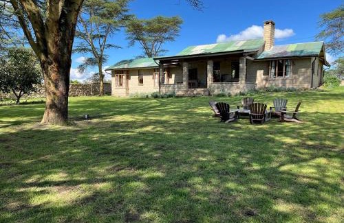 Naivasha House | Yellow House 3-bedroom Villa In Wildlife