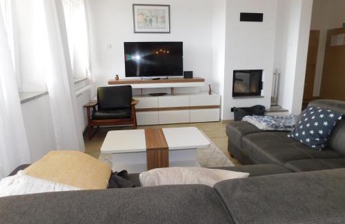 Metlika Apartment | Yellow House Grabrovec