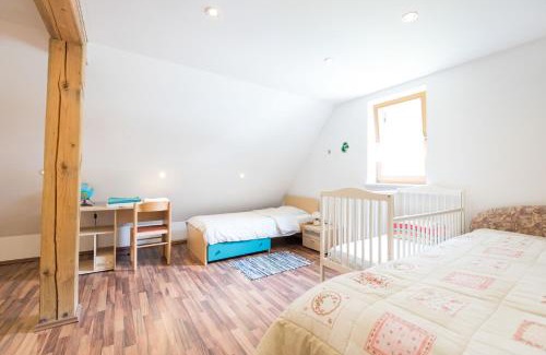 Trenta House | Yellow house