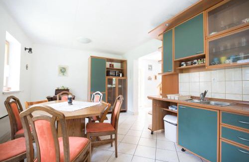 Trenta House | Yellow house