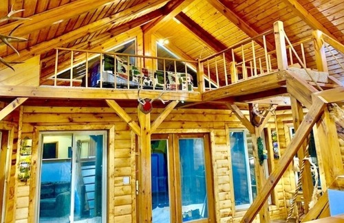 Linton Cabin | Yellow River Lodge w/ outdoor Hot Tub Jacuzzi & Pool