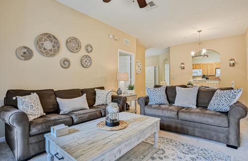 Windsor Hills Apartment | Yellow Starfish