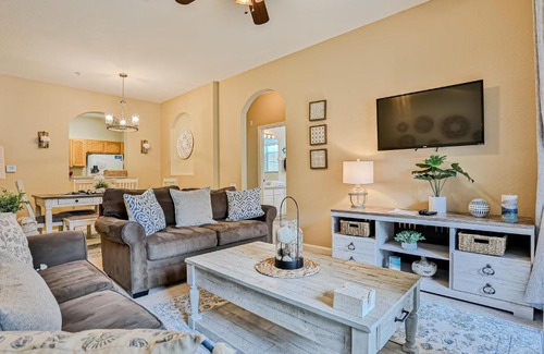 Windsor Hills Apartment | Yellow Starfish