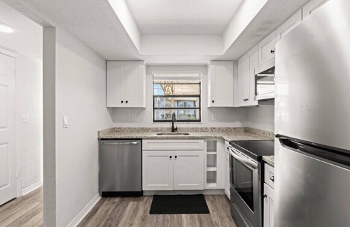 Southern Shores House | Yellow Sunshine Oceanfront Townhouse, Private Balcony