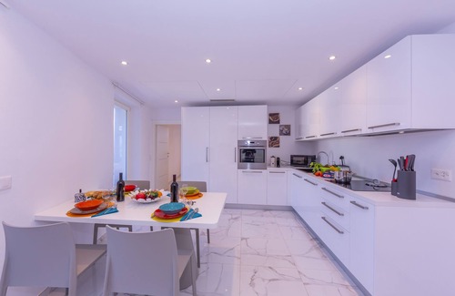 Ronco sopra Ascona Apartment | Yellow view apartment, Ronco sopra Ascona, Switzerland