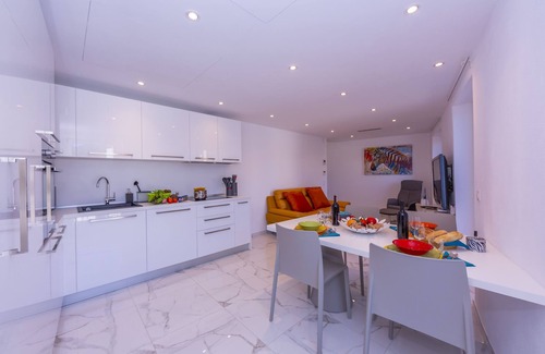 Ronco sopra Ascona Apartment | Yellow view apartment, Ronco sopra Ascona, Switzerland