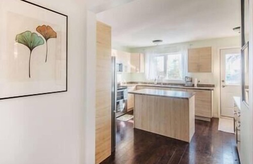Yellowknife House | Yellowknife Downtown Toboggan Hill Retreat