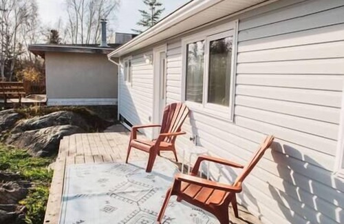 Yellowknife House | Yellowknife Downtown Toboggan Hill Retreat
