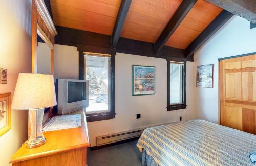 Big Sky Meadow Village Apartment | Yellowstone 28B