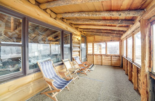 Big Sky Cottage | Yellowstone Cabin Getaway Near National Park