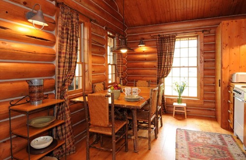 Ennis Cabin | Yellowstone – Cozy Log Cabin in Madison River Valley with Shared Outdoor Pool