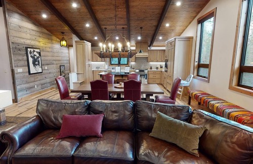 Island Park Cabin | Yellowstone Dreams* 4Br, 2.5Ba, Sleeps 10, Wifi, Bbq Grill, 25 Miles to Yellowstone