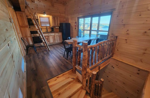 Scio Villa | Yellowstone/Hot Tub-Pet friendly-Lakeview -8 Person Lodge