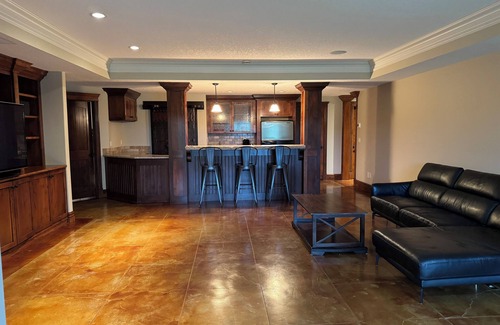 Priddis House | Yellowstone like ranch house retreat 15 minutes from Calgary city limits!