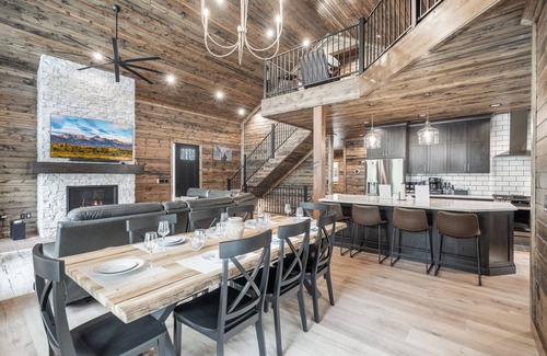 Island Park Cabin | Yellowstone Luxury Cabin, Hot Tub, Game Room,EV Hookup,Massive Deck,5Bed/3.5Bath