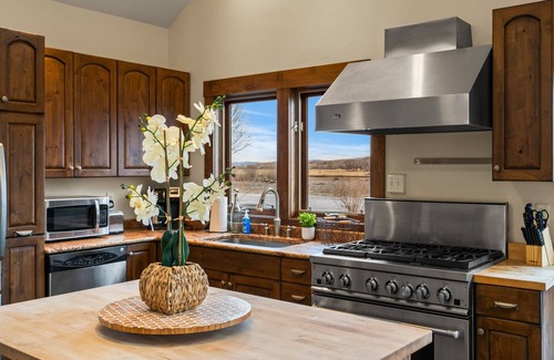 Livingston House | Yellowstone Manor:Livingston