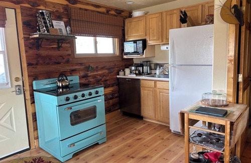 Emigrant Cabin | Yellowstone Meadow Cabin - Paradise Gateway