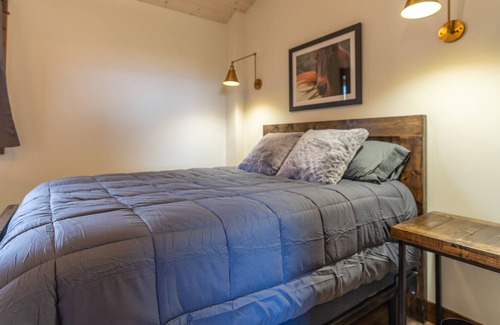 Emigrant House | YELLOWSTONE MOUNTAIN PARADISE VALLEY VIEWS 2 BR Elk Suite