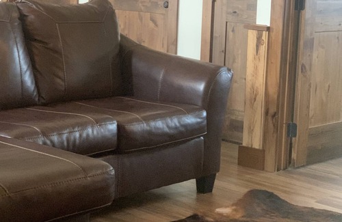 Emigrant House | YELLOWSTONE MOUNTAIN PARADISE VALLEY VIEWS-2 BR The Buffalo suite