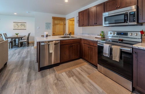 Gardiner Apartment | Yellowstone Retreat Rentals U1: two blocks from Yellowstone!