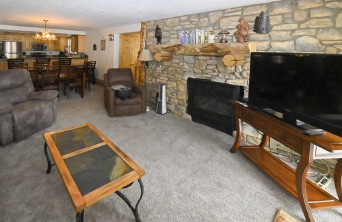 Island Park Condo | Yellowstone Rustic Luxury Condo Sleeps 11 in an Award Winning Resort