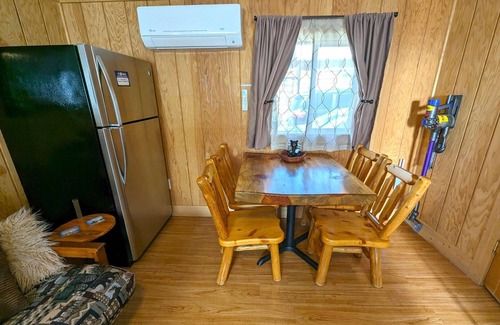 Gardiner Cabin | Yellowstone's Treasure Cabin #6, few min drive from Yellowstone Park