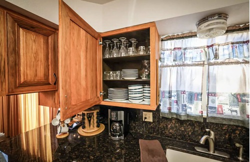 Island Park Cabin | Yellowstone Sunset Lodge+Hotub+AC+WiFI+20 mins to Yellowstone's West Gate