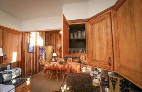 Island Park Cabin | Yellowstone Sunset Lodge+Hotub+AC+WiFI+20 mins to Yellowstone's West Gate