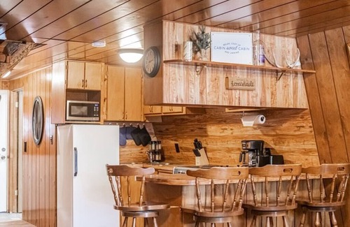 Island Park Cabin | Yellowstone Themed * Sleeps 8+ * WIFI * 1hr to Yellowstone