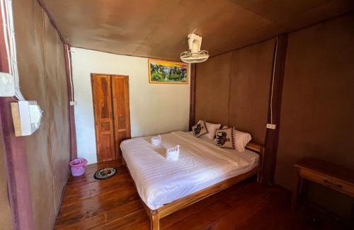 Nong Khiaw House | Yensabai Bungalow River view