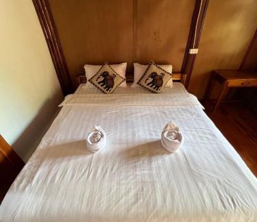 Nong Khiaw House | Yensabai Bungalow River view