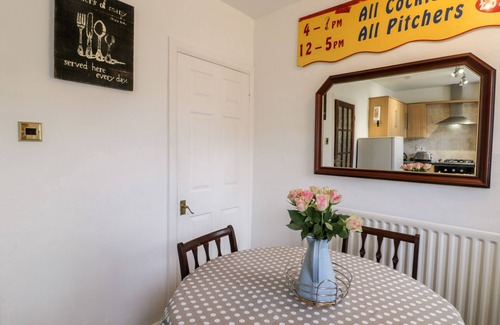 Marske-by-the-Sea Cottage | YEOMAN TERRACE, pet friendly in Marske-By-The-Sea