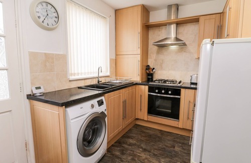 Marske-by-the-Sea Cottage | YEOMAN TERRACE, pet friendly in Marske-By-The-Sea