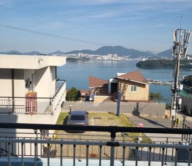 Dolsan-eup House | Yeosu Blooming Pension