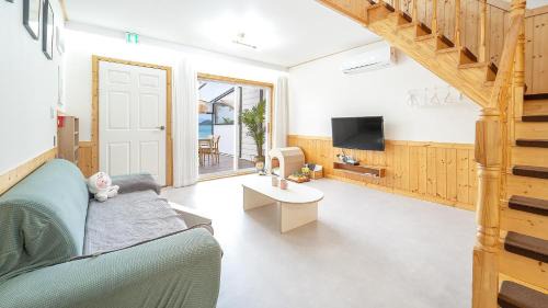 Dolsan-eup House | Yeosu Dangdangi Dog Family Pension Gold