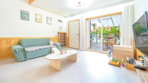 Dolsan-eup House | Yeosu Dangdangi Dog Family Pension Gold
